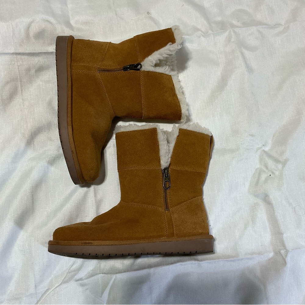 Koolaburra by UGG Aribel short girl boots chestnut size 4